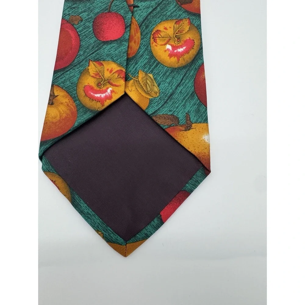 Structure tie green